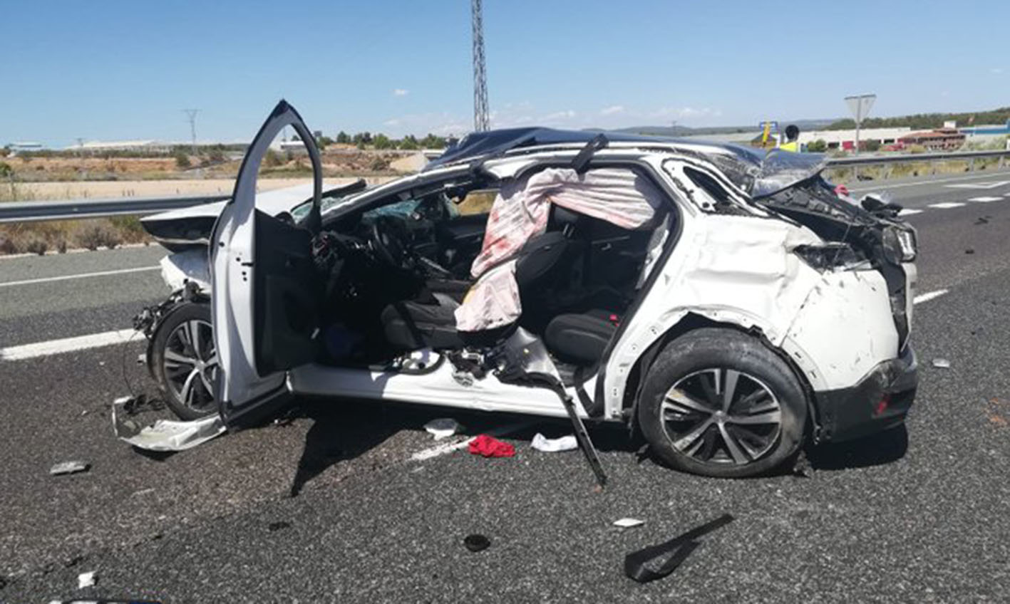 Así ha quedado el coche en el accidente de tráfico.