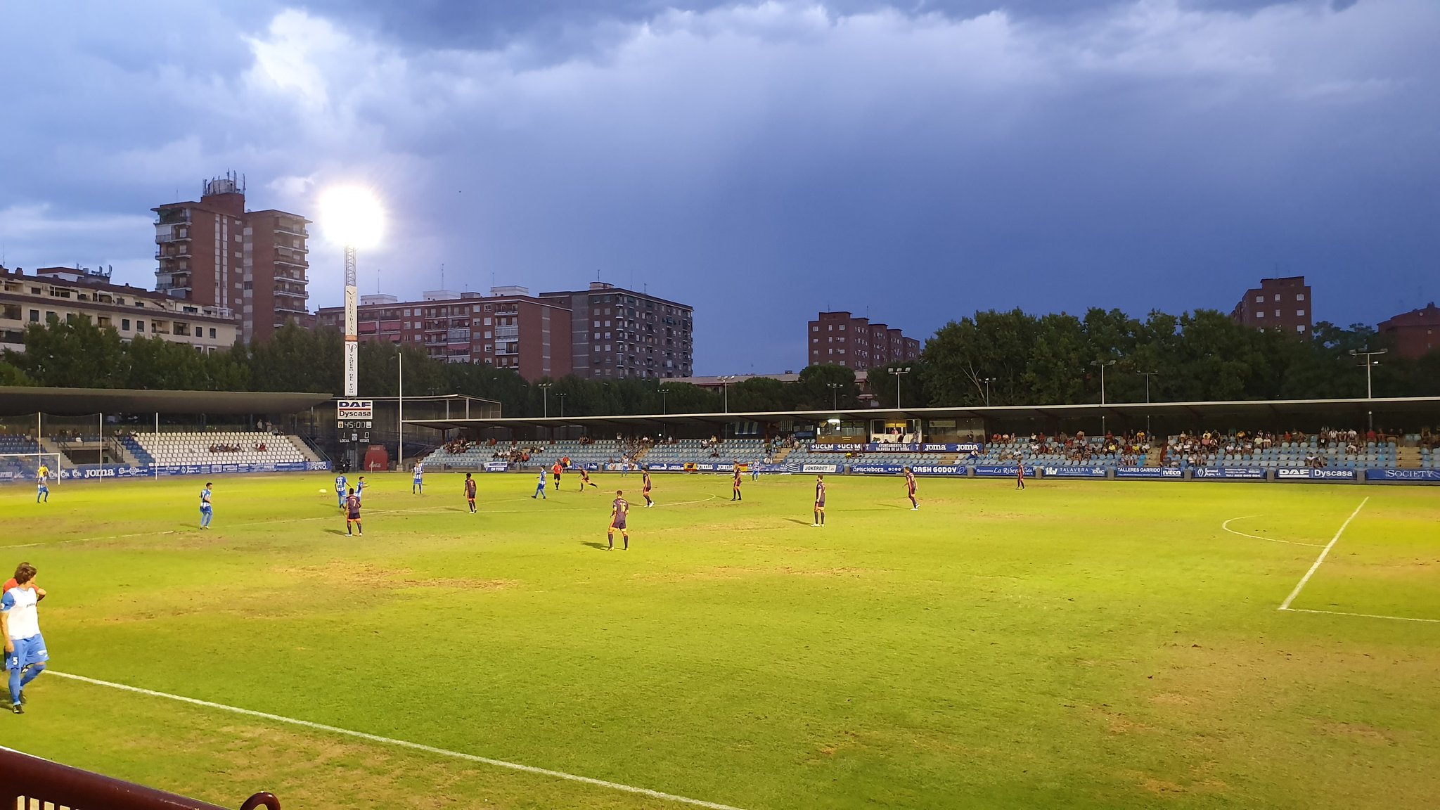 El Municipal del Prado acogió el primer partido de liga del CF Talavera.