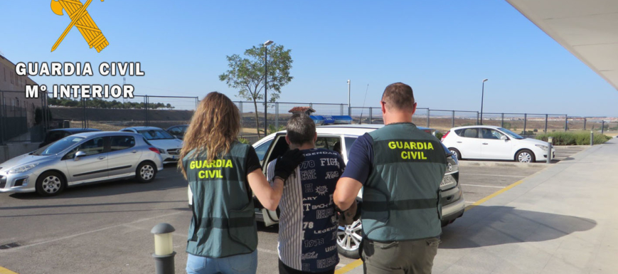 El presunto asesino, en el momento de ser detenido por la Guardia Civil.