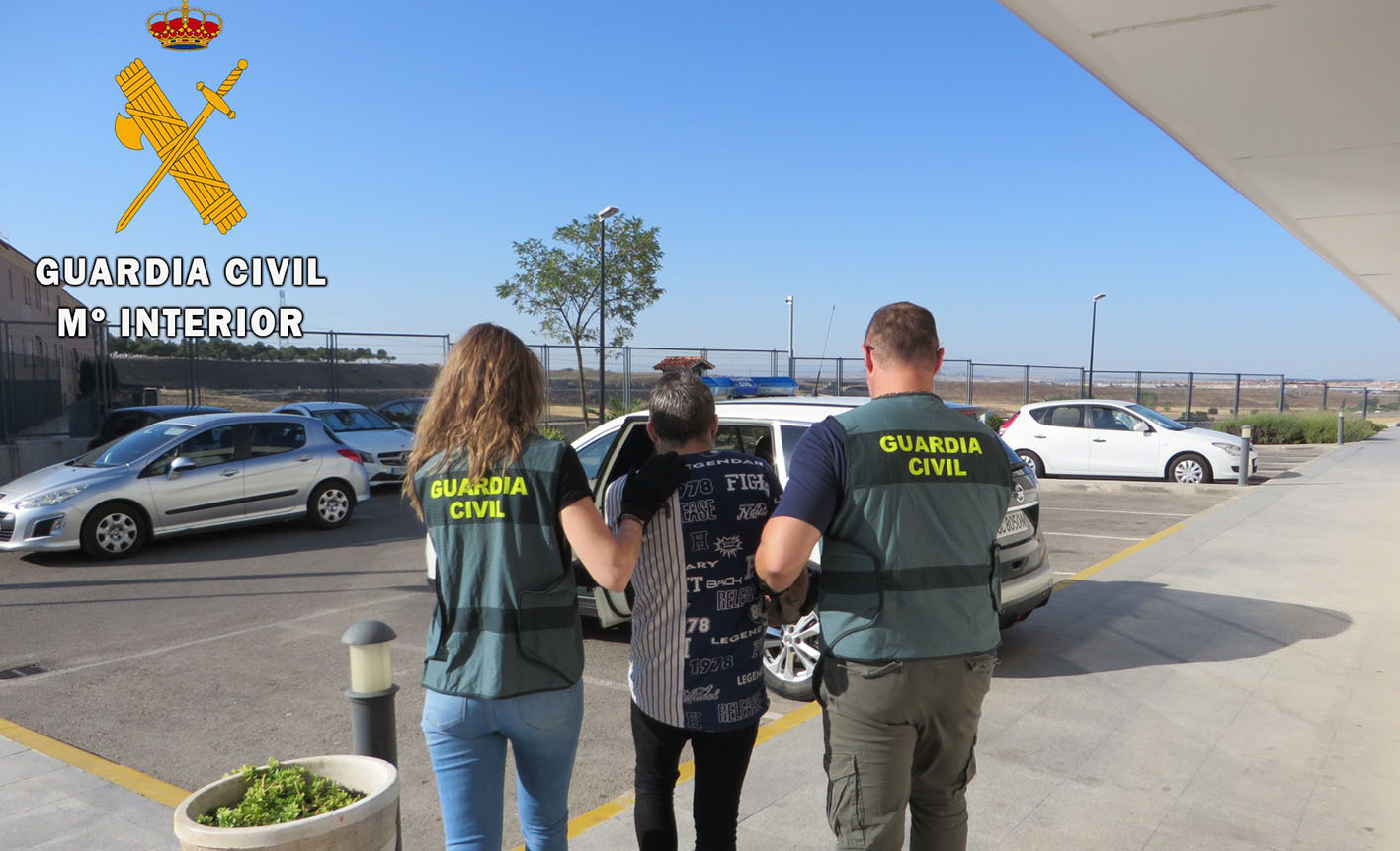 El presunto asesino, en el momento de ser detenido por la Guardia Civil.