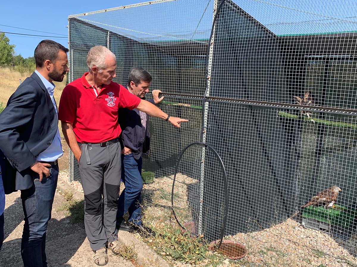 José Luis Escudero ha visitado el Centro de Recuperación de Fauna Silvestre de Albaladejito, en Cuenca.