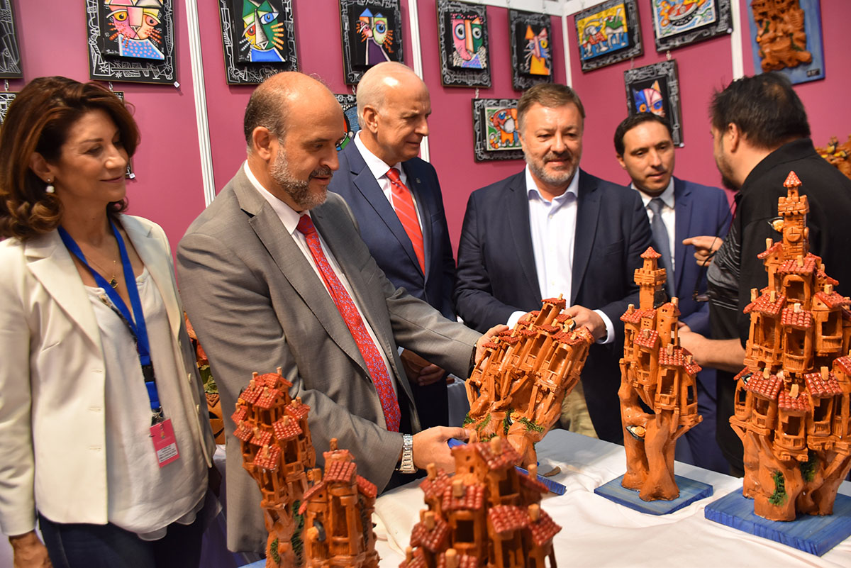 Martínez Guijarro en la Feria de Artesanía de Cuenca.