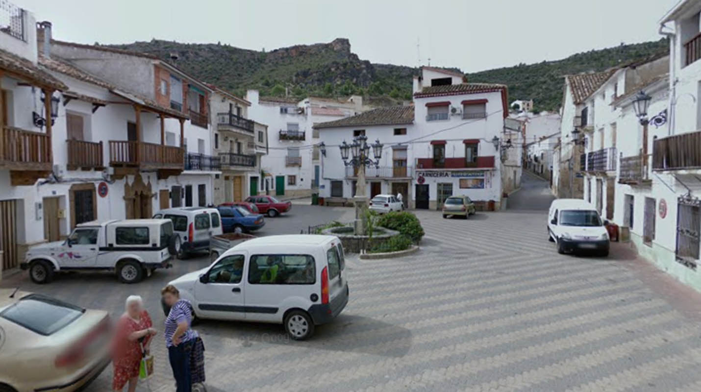 Plaza Mayor de Enguídanos, donde un perro hirió a dos mujeres