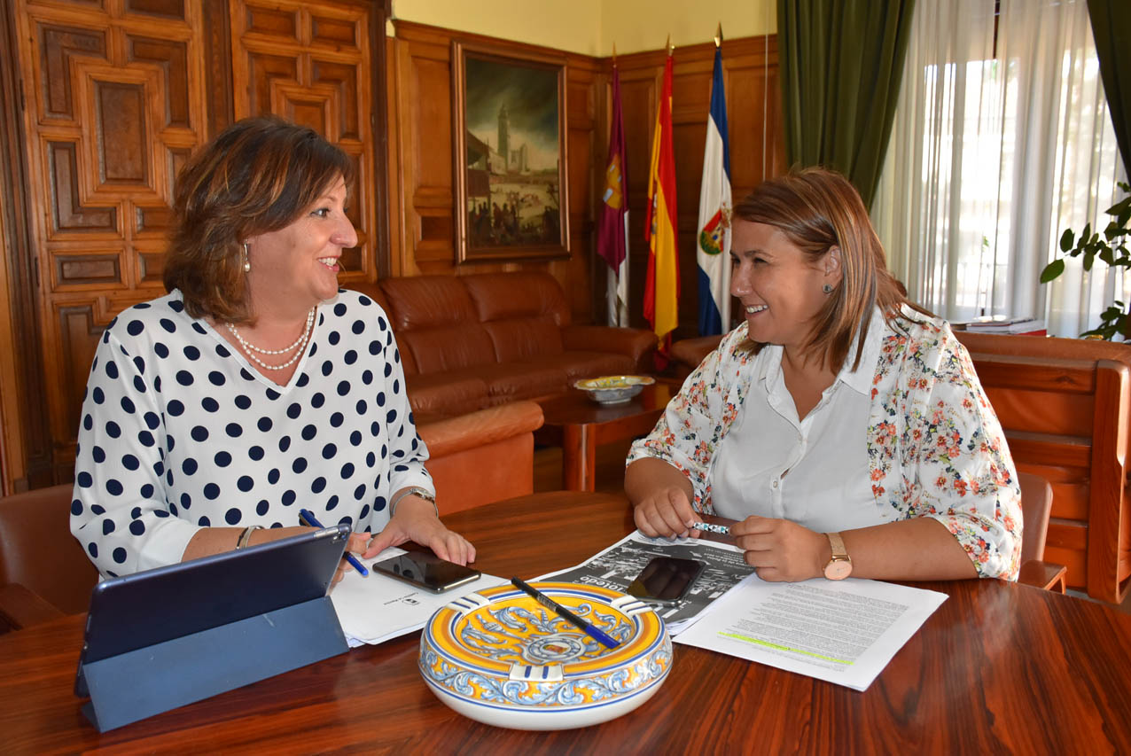 imex La consejera de Economía, Empresas y Empleo de Castilla-La Mancha, Patricia Franco, y la alcaldesa de Talavera, Tita García Élez.