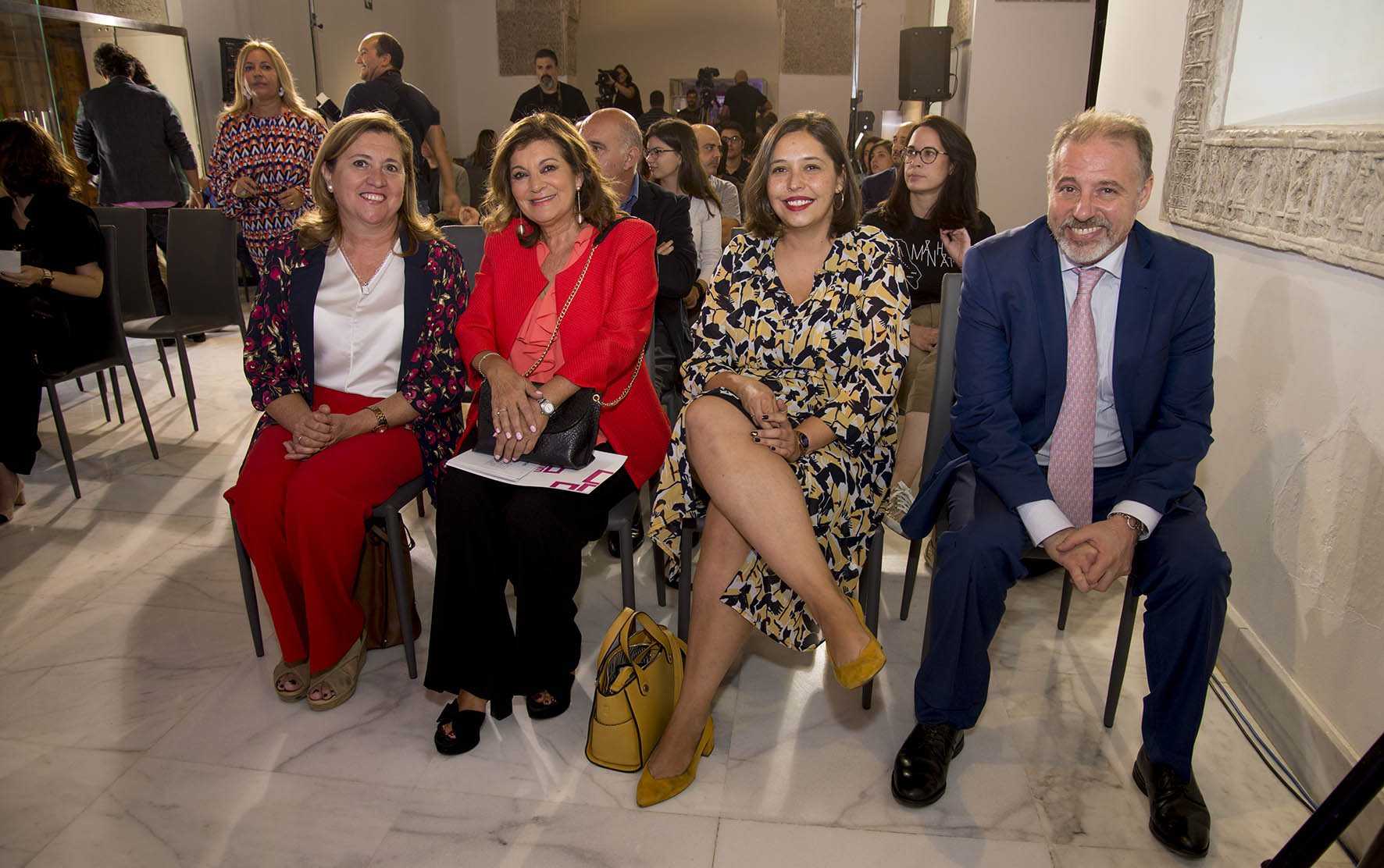 Carmen Amores y la consejera Rosana Rodríguez, en la presentación de la plataforma de CMMPlay, con Noheda de protagonista