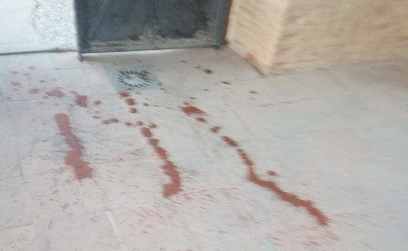 Rastros de ketchup tirados en el cementerio de Consuegra, como ha denunciado el ayuntamiento en su página web.