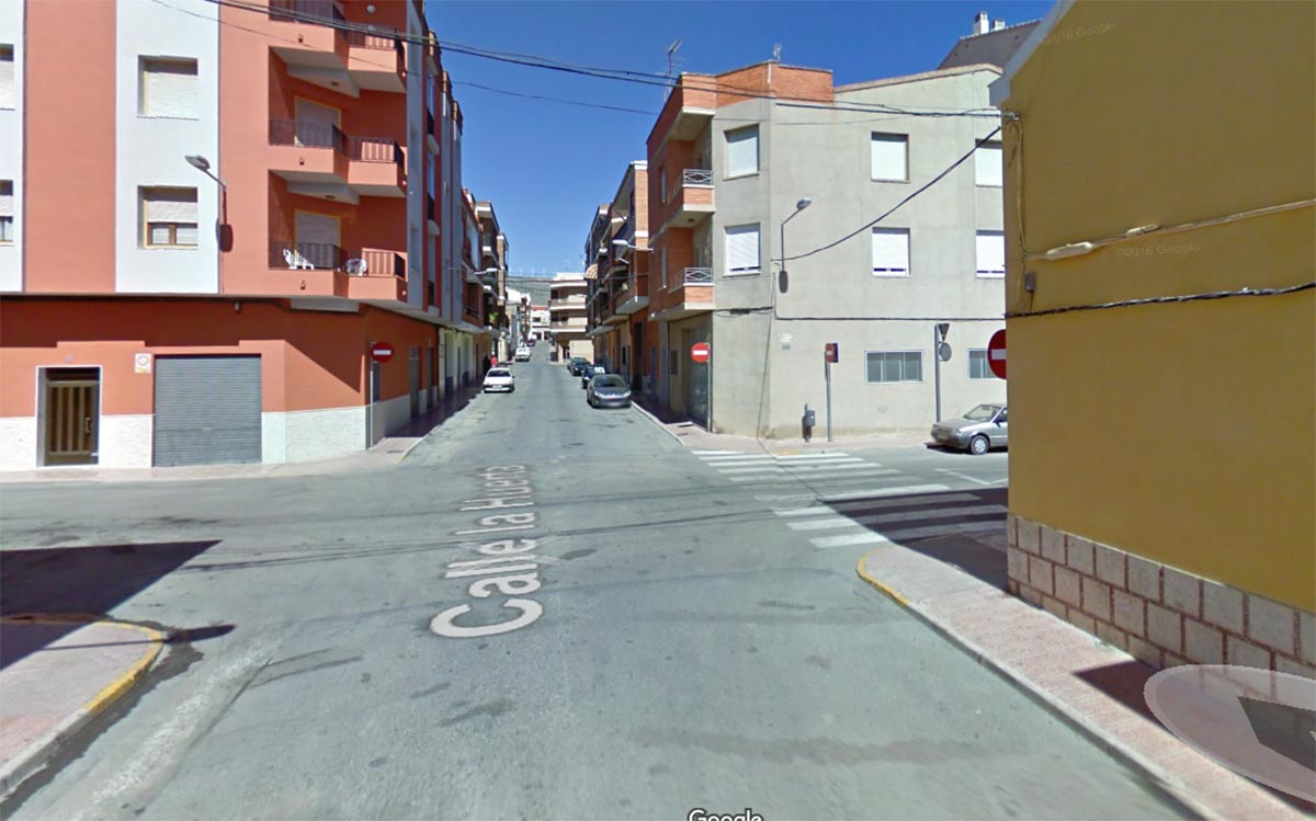 Calle La Huerta, donde un cohete hirió a un joven en Caudete