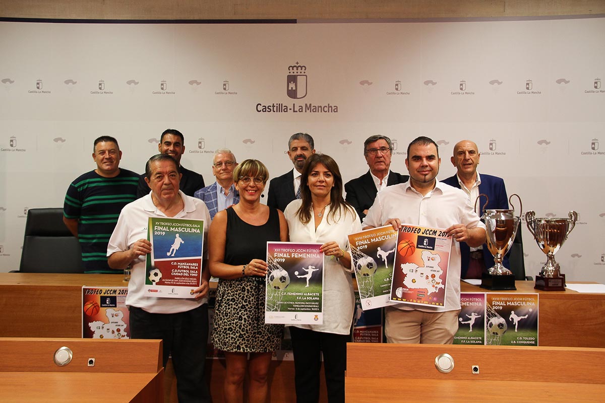 Presentación de las finales de los Trofeos de la Junta de fútbol, fútbol sala y baloncesto, donde se avanzó la Copa de balonmano