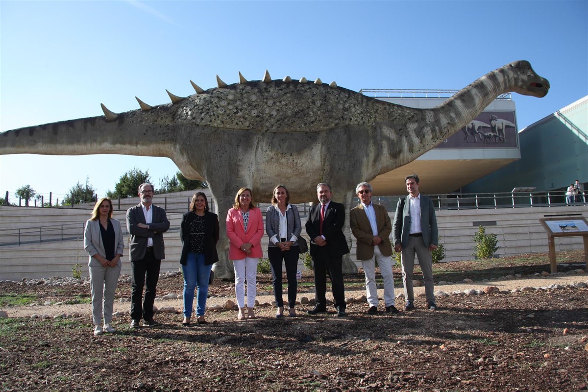 Presentación de la réplica del titanosaurio