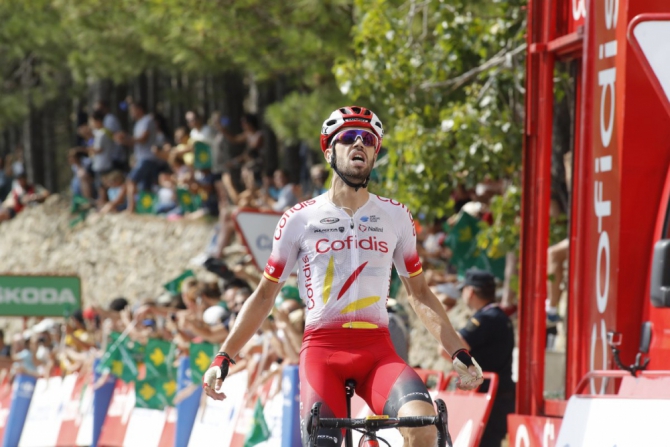 El conquense Jesús Herrada cruzando victorioso la meta de la sexta etapa de La Vuelta 2019.