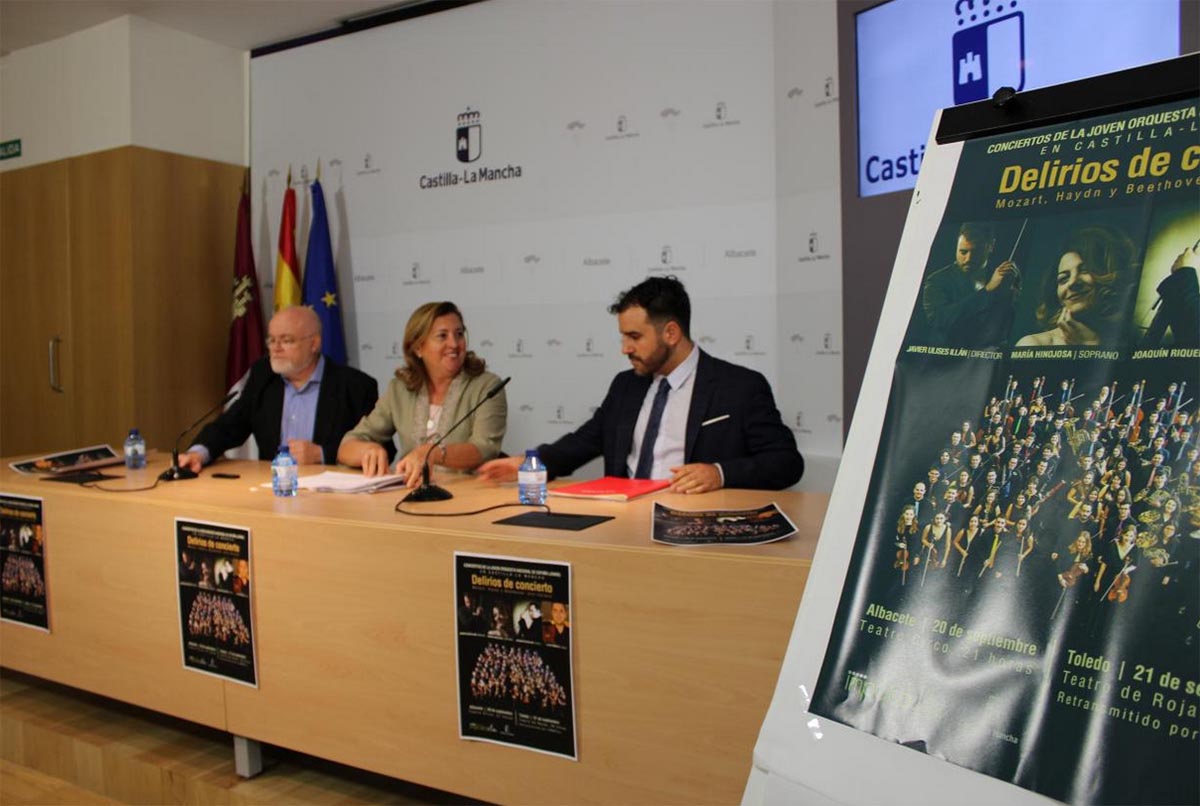 La consejera y Javier Illán (primero por la derecha), en la presentación de las actuaciones de la Jonde en Albacete y Toledo