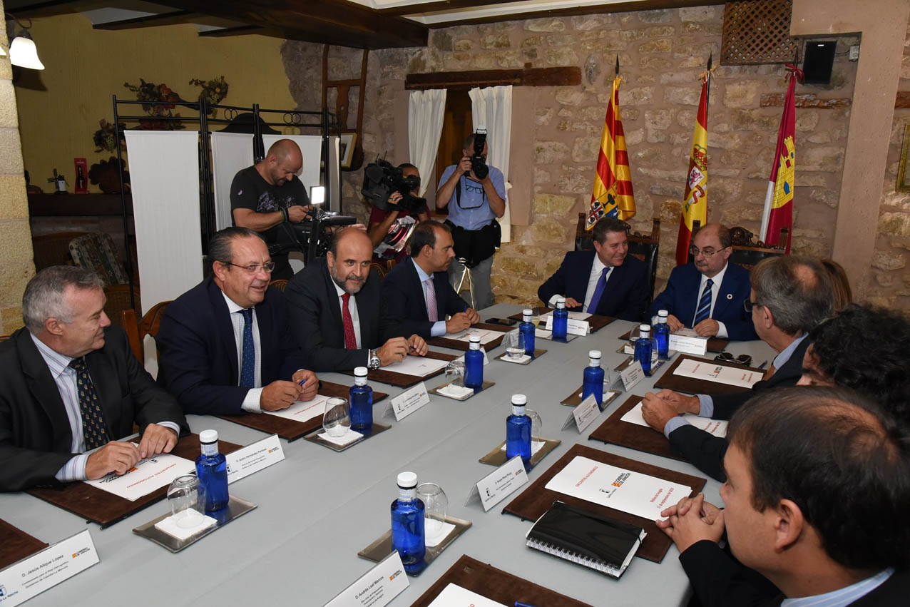 aragón Reunión entre los Gobiernos castellanomanchegos y aragonés.