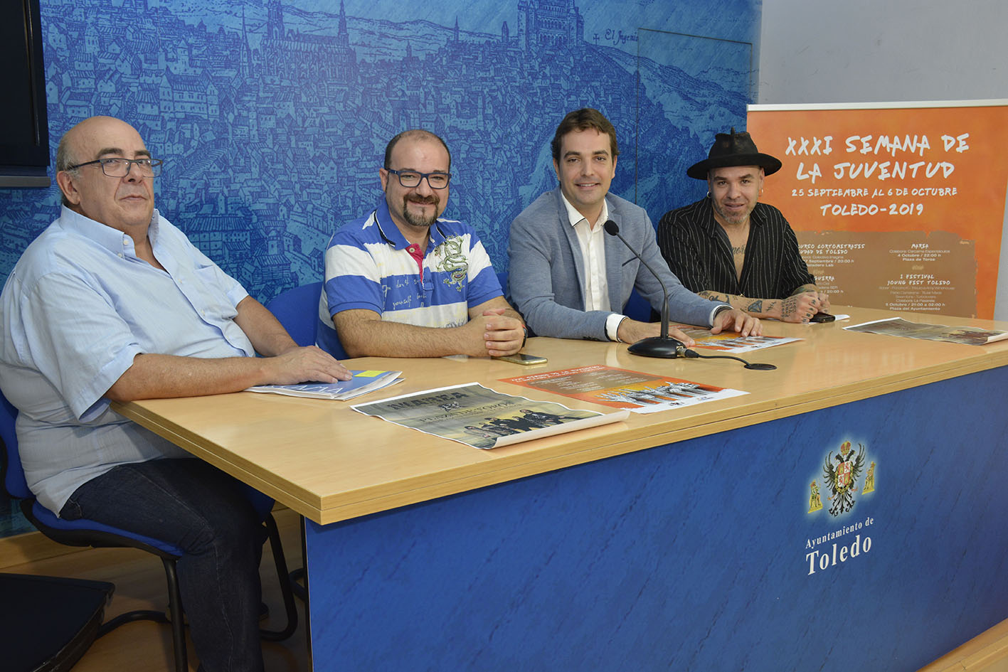 Pablo García, concejal de Juventud de Toledo (segundo por la derecha), ha presentado la Semana de la Juventud.