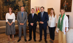 De izquierda a derecha, Blanca Fernández, José Luis Martínez Guijarro, Emiliano García-Page, Paco Núñez, Carolina Agudo y Ana Guarinos.