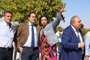 Paco Núñez y Claudia Alonso, durante su visita a las obras del nuevo Hospital de Toledo