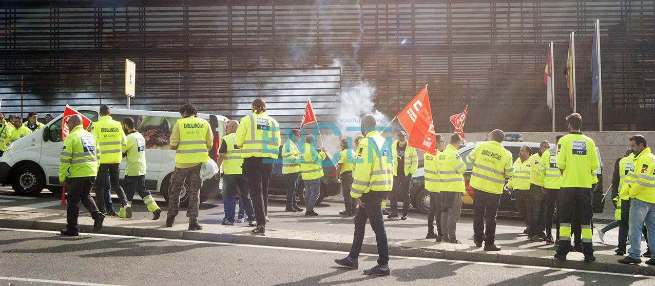 Imagen de archivo de una concentración de trabajadores del transporte sanitario.