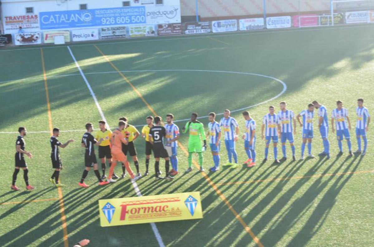 El Formac Villarrubia y la UB Linense, antes de empezar el partido