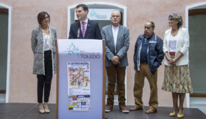Santi Vera y Ana Gómez, durante la presentación del Certamen Nacional de Canción Castellana de Fuensalida.