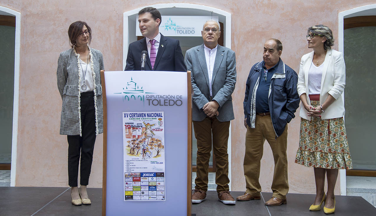 Santi Vera y Ana Gómez, durante la presentación del Certamen Nacional de Canción Castellana de Fuensalida.