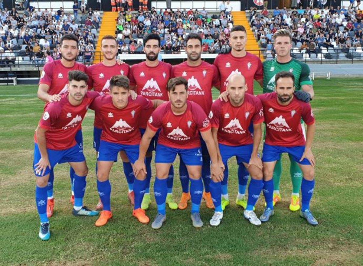 Formación del Villarrobledo en el campo del Badajoz