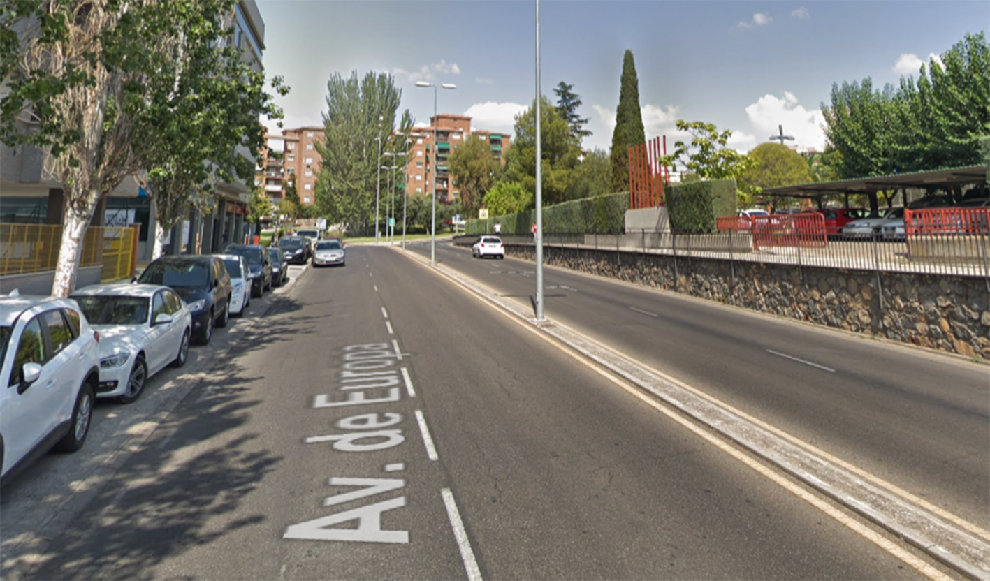 El atropello se ha producido en la avenida de Europa, frente al Supercor.