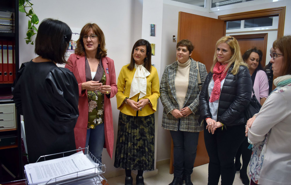 Blanca Fernández ha visitado algunos de los recursos de la mujer y de acogida de Cuenca.