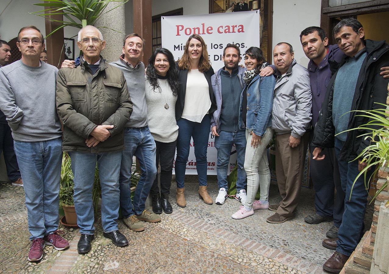 Trabajadores y usuarios del programa de Personas sin Hogar de Cáritas de Toledo.