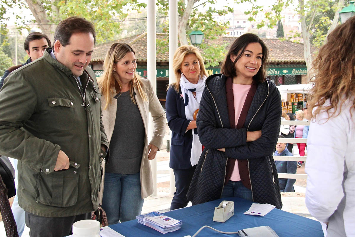 Claudia Alonso acompañada por Paco Núñez hoy en Toledo.