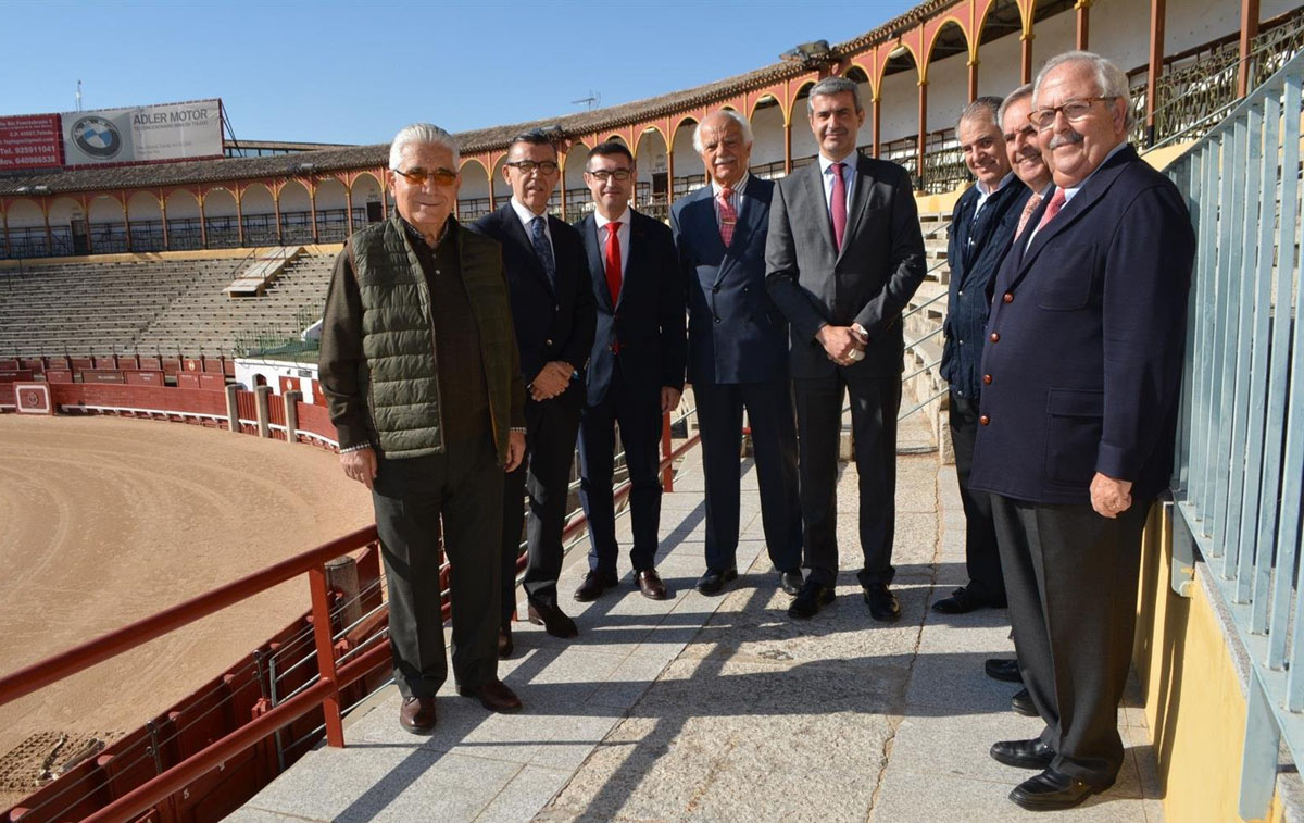 Firma del convenio entre la Diputación de Toledo y la Comunidad de Propietarios de la Plaza de Toros.