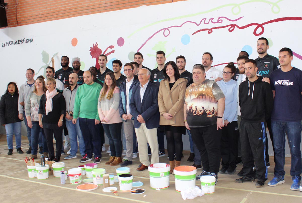 Foto de familia, con el Jafep Fundación Globalcaja La Roda incluido