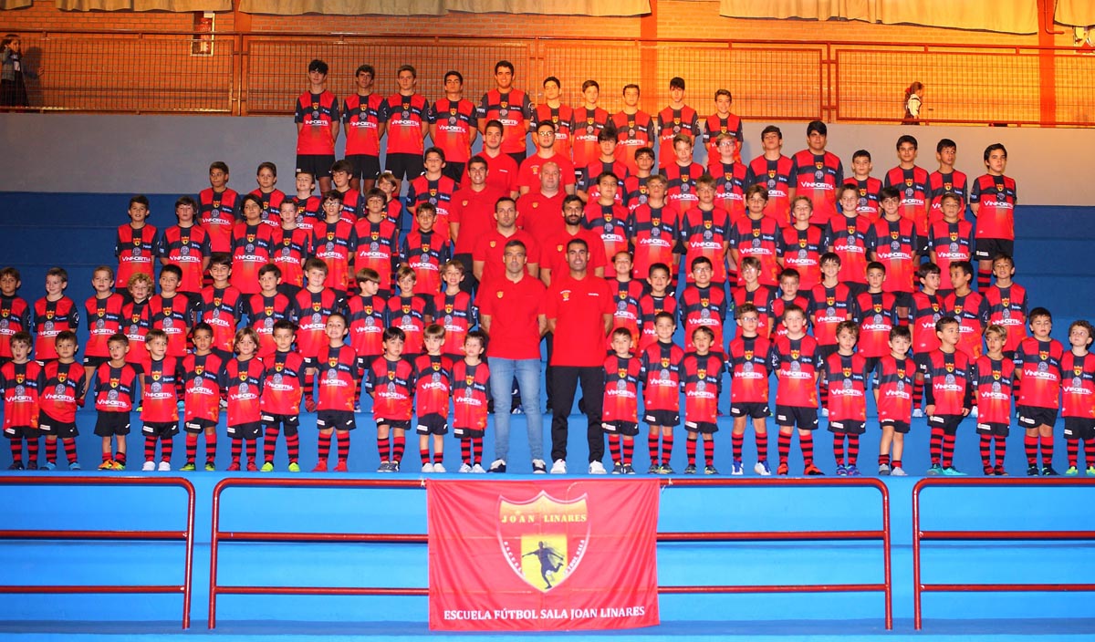 Foto de familia de la Escuela de Fútbol Sala Joan Linares-Colegio Infantes de Toledo