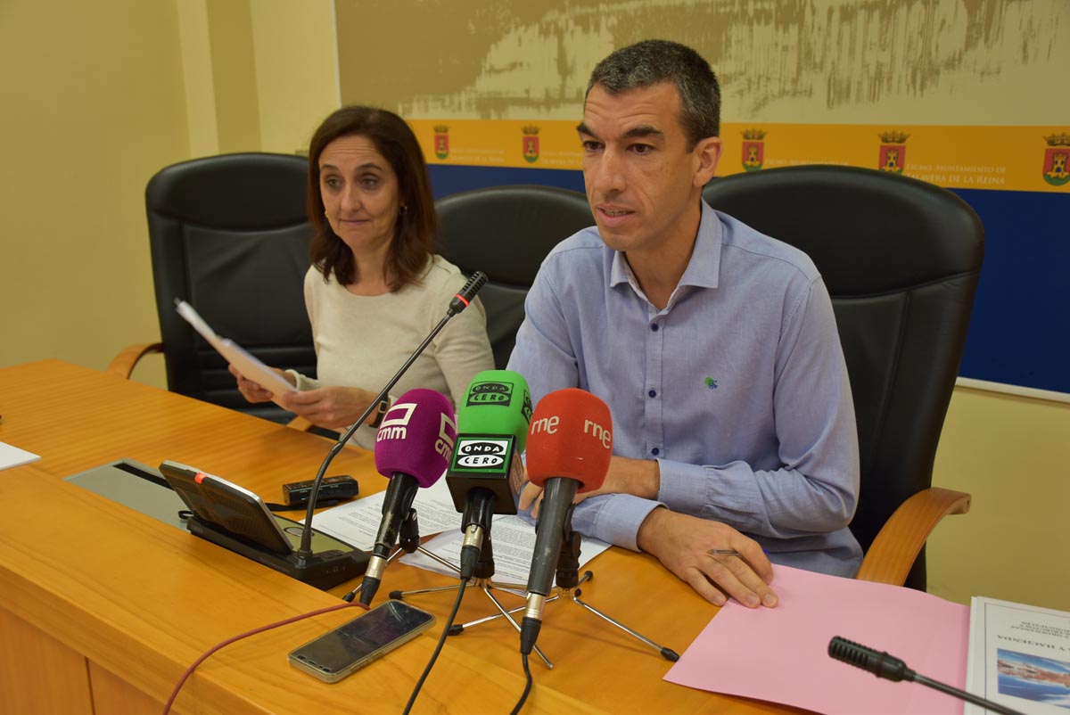 Luis Enrique Hidalgo, concejal de Hacienda de Talavera, y Flora Bellón, portavoz municipal