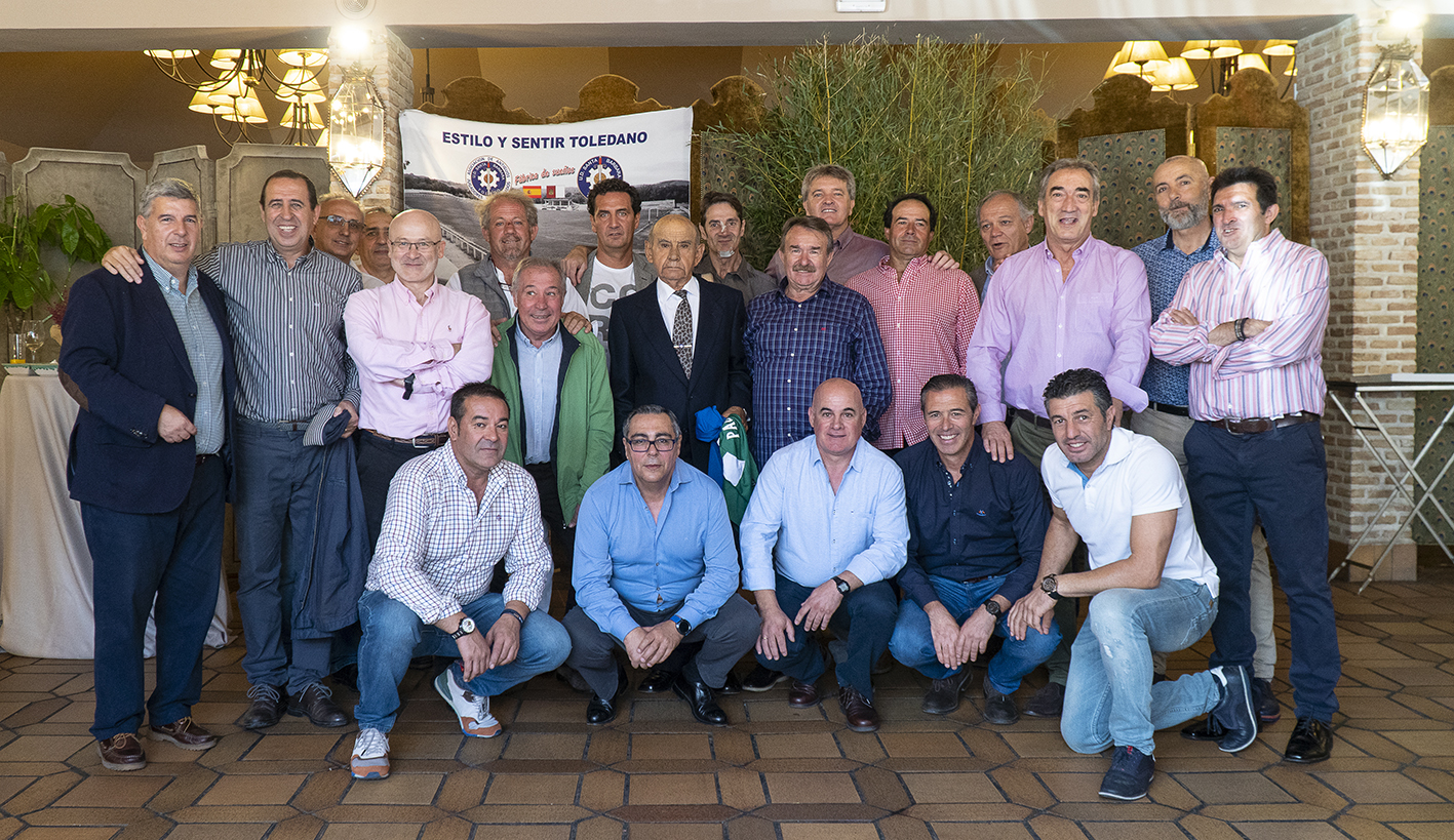 Homenaje de exjugadores del 'Santa' y del Toledo a Paulino Lorenzo.