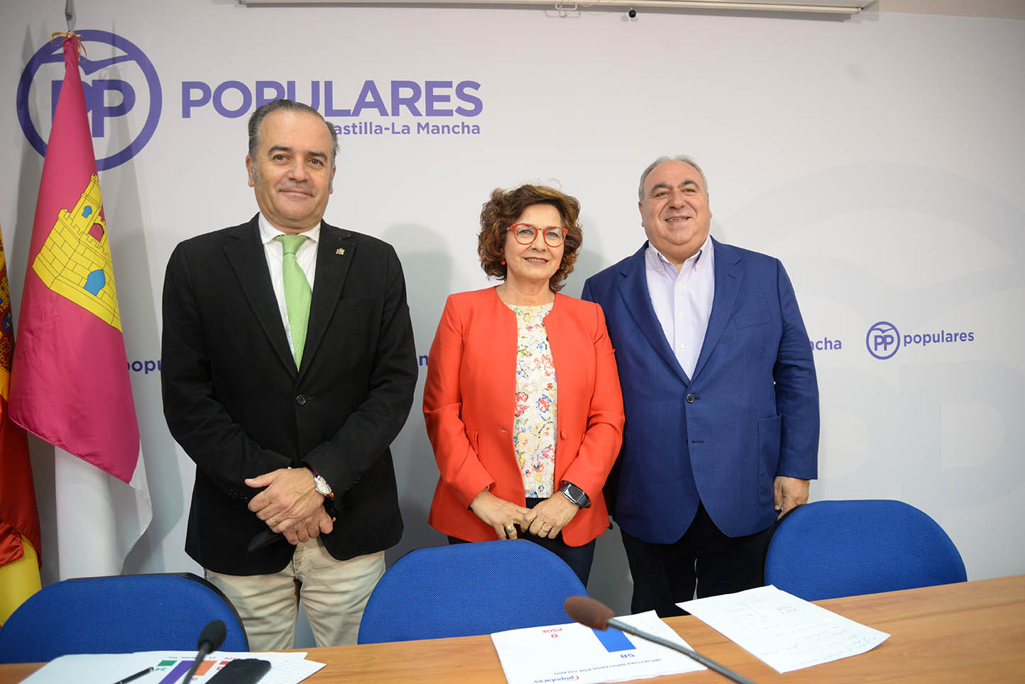 pp José Julián Gregorio, Carmen Riolobos y Vicente Tirado en rueda de prensa.