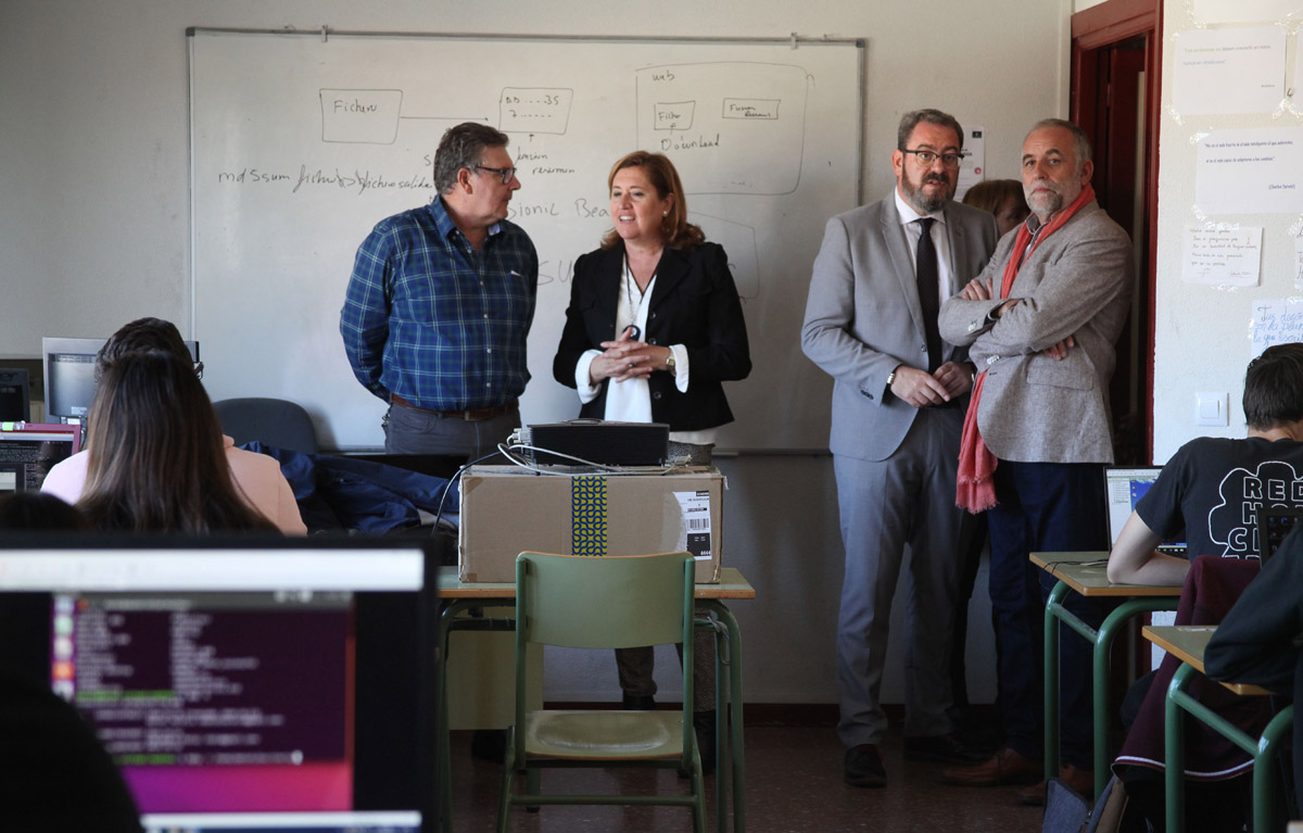 La consejera de Educación en su visita al IES "Brianda de Mendoza" de Guadalajara.