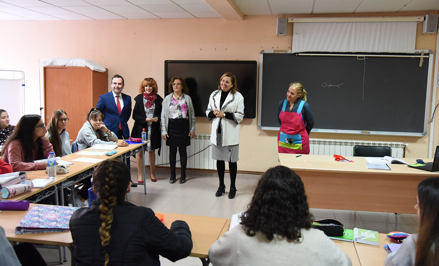 Rosana Rodríguez, durante su visita al IES El Greco, en Toledo.