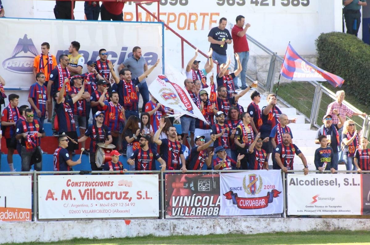 Afición del Villarrobledo en el partido contra el Yeclano