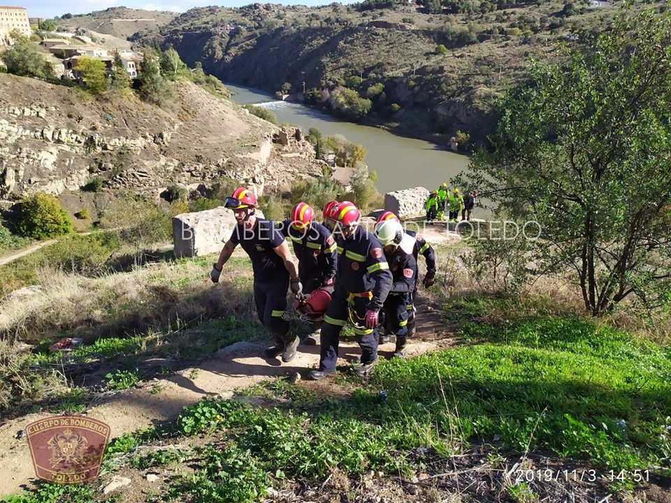 Los bomberos de Toledo en pleno rescate