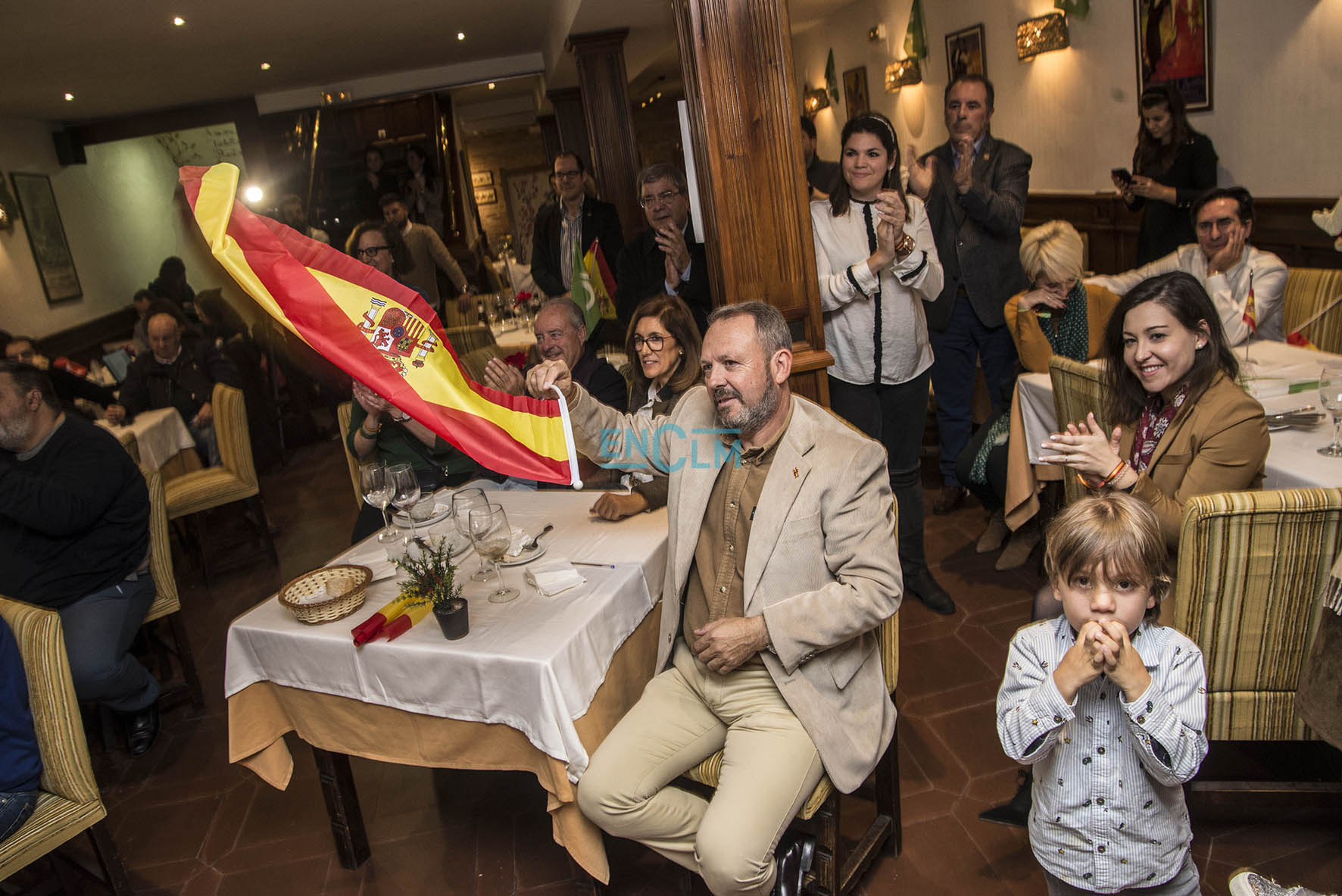 Simpatizantes de Vox celebran en Toledo los resultados del 10-N.