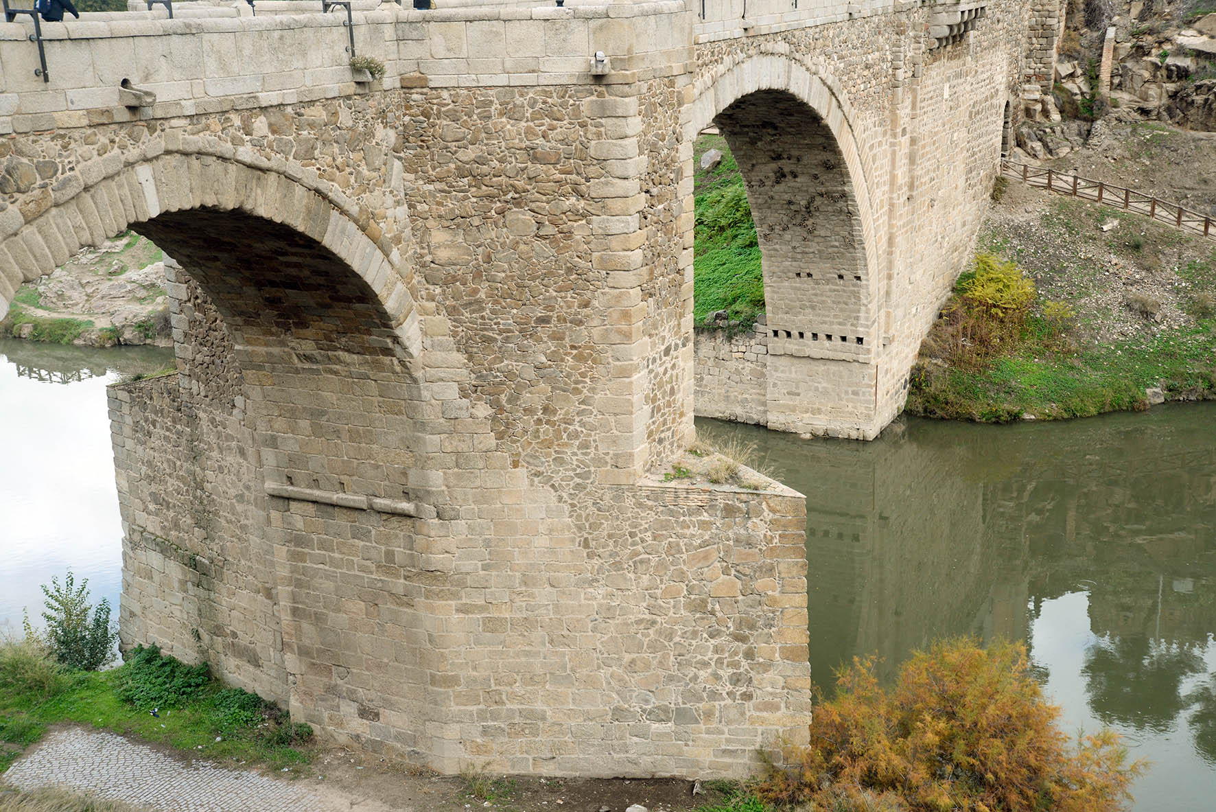 Así luce el Puente de Alcántara.