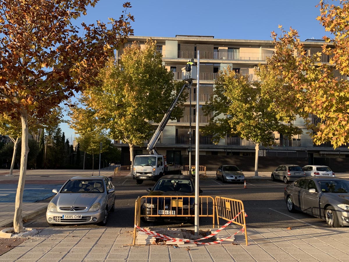 Instalación de nuevo alumbrado en la Fase V del Polígono de Toledo.