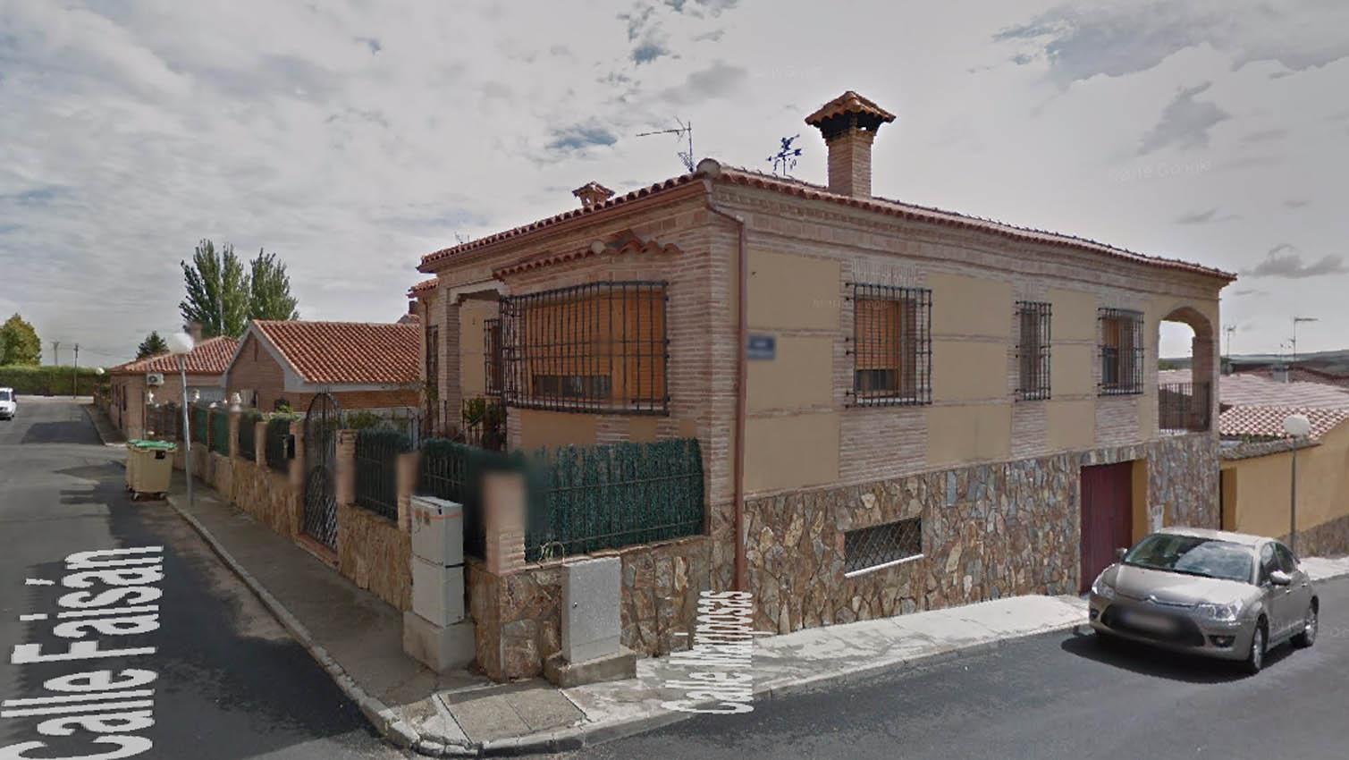 La explosión de la bombona de gas ha ocurrido en este chalé de la calle Faisán, en Carriches (Toledo).