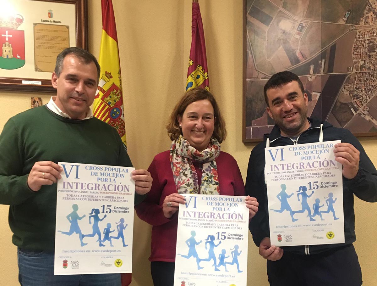 Alcaldesa y concejales, en la presentación del Cross por la Integración de Mocejón