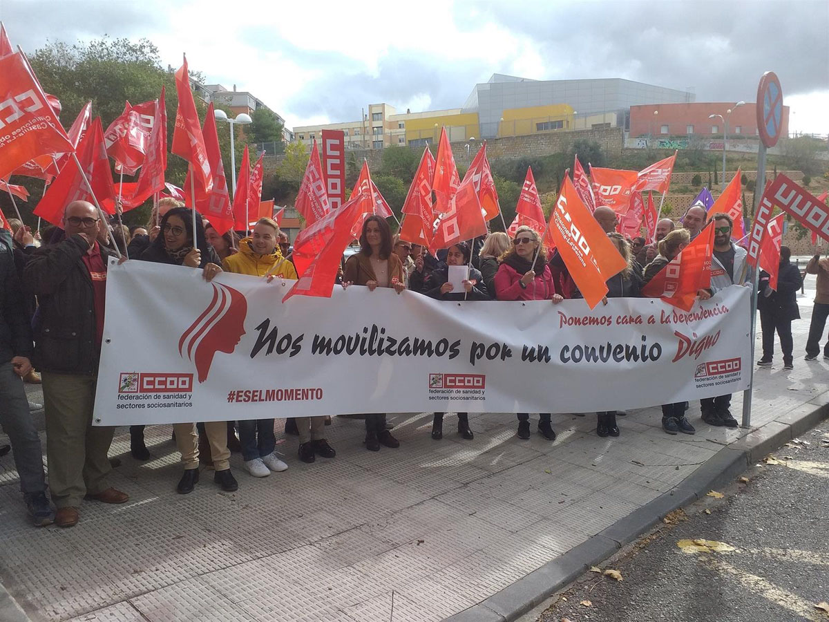 Concentración celebrada en Toledo de los trabajadores del sector de la dependencia.