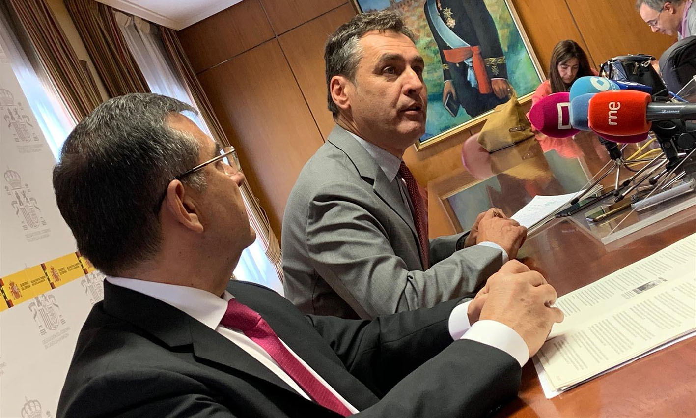 Carlos Ángel Devia y Francho Tierraseca, subdelegado del Gobierno en Toledo y delegado del Gobierno en CLM.