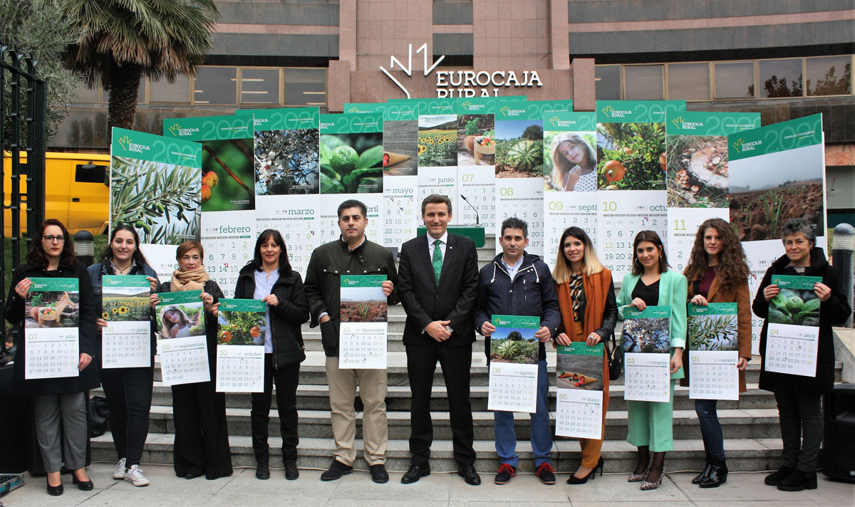 Víctor Manuel Martín con los ganadores del concurso.