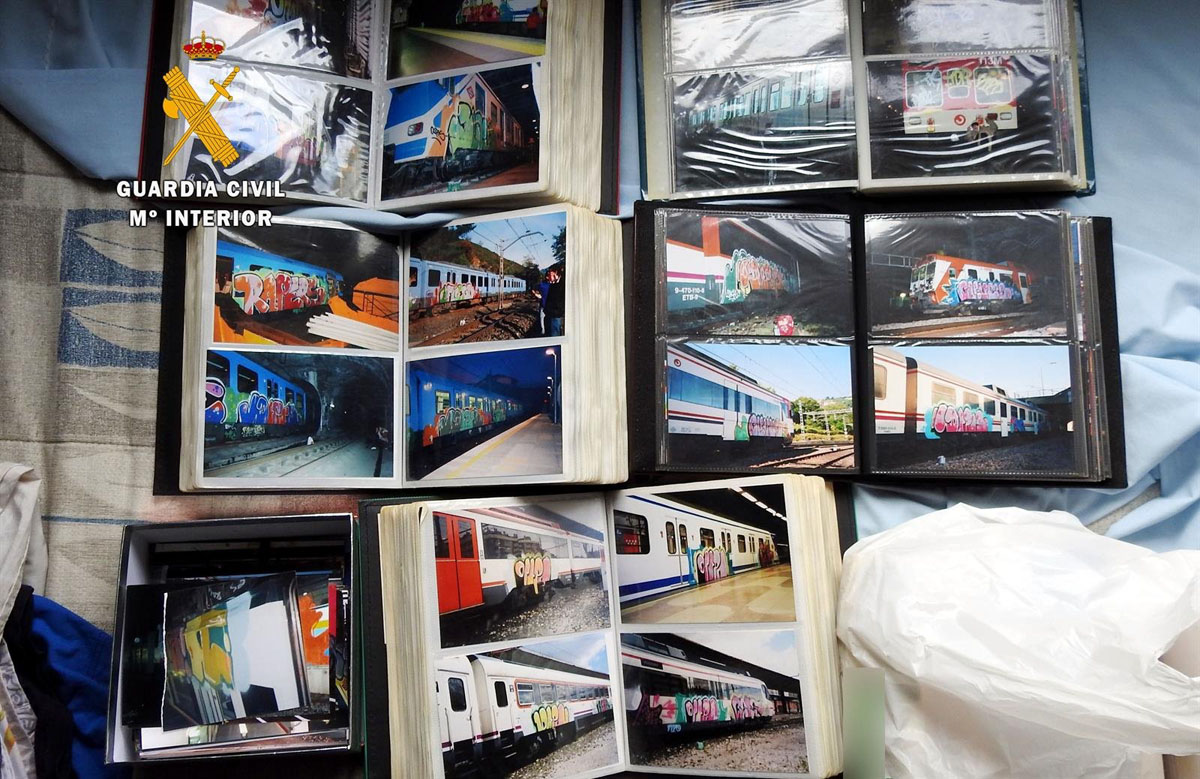 Los arrestados guardaban más de 2.000 fotografías de grafitis en trenes.