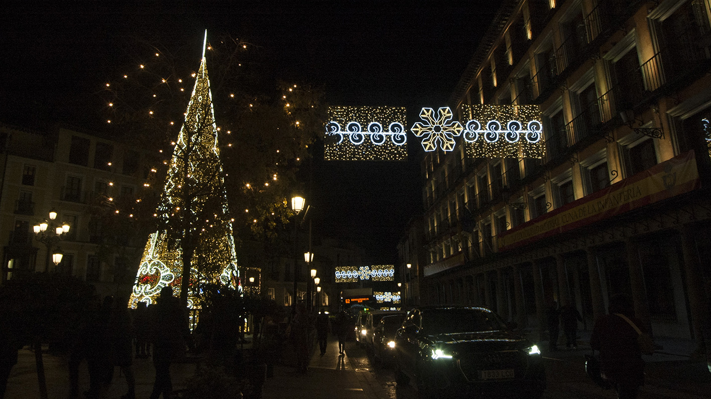 La iluminación navideña podrá ser vista por un grupo de mayores de dos residencias toledanas gracias a la iniciativa solidaria de los taxistas.