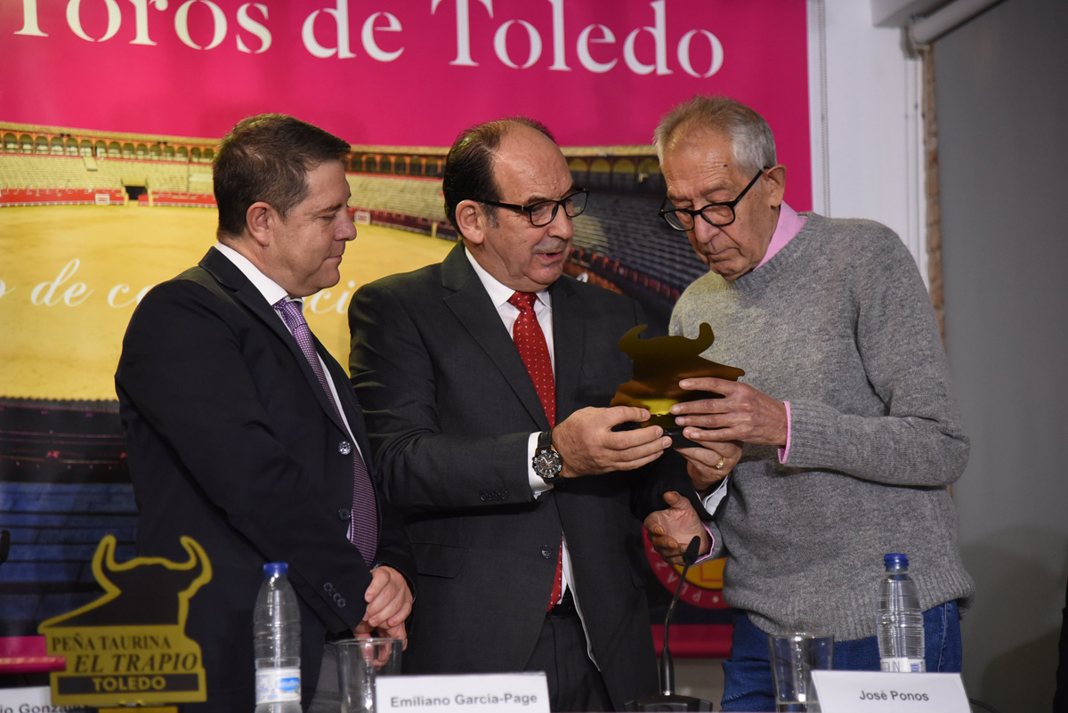 Homenaje de la peña taurina "El Trapío" a José Ponos.