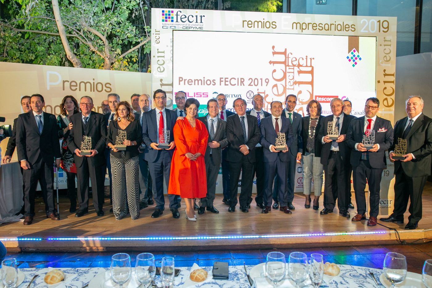 Premiados y representantes políticos en la entrega de los premios Fecir.